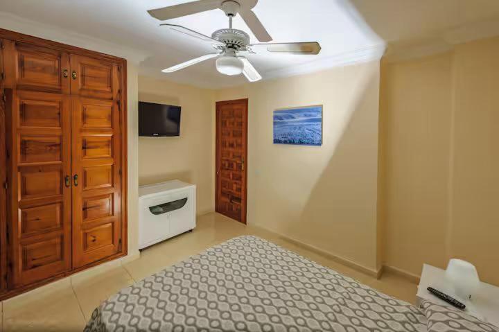 Apartment In Playa De Las Americas 1 객실 사진