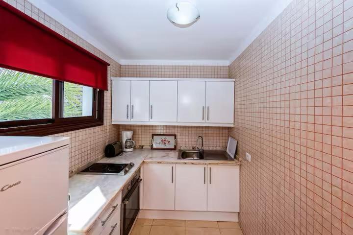 Apartment In Playa De Las Americas 1 객실 사진